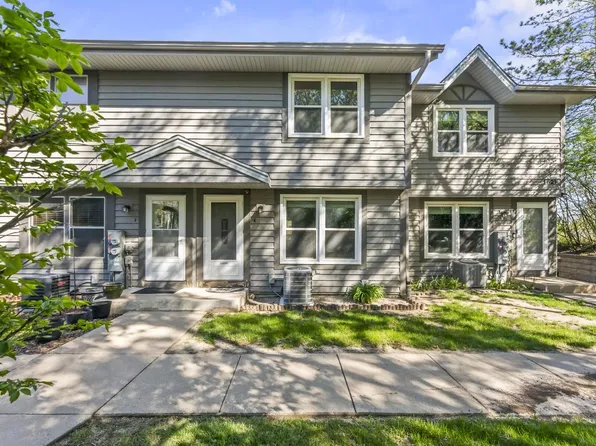 1821 Paramount DRIVE #K, Waukesha, WI 53186