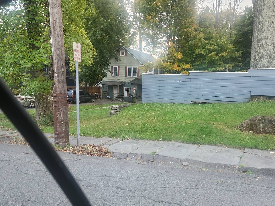 2nd image of 11 1/2 Lincoln Pl