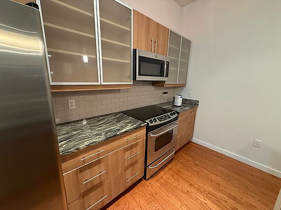 4th image of 333 Nelson St SW Unit 320