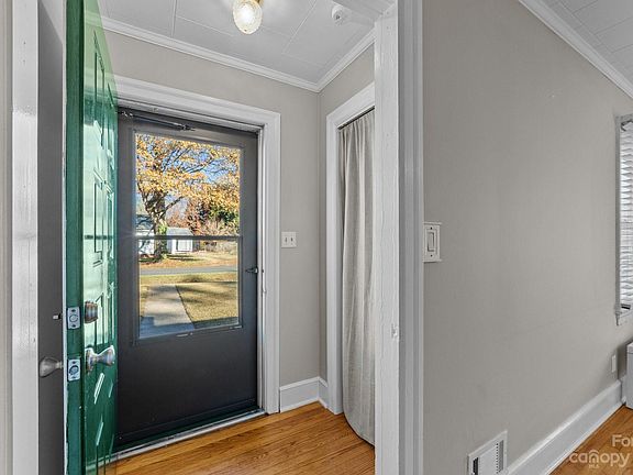 4th image of 300 Julia Ave