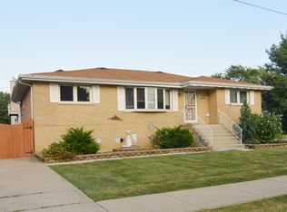 8449 Nottingham Ave, Burbank, IL 60459