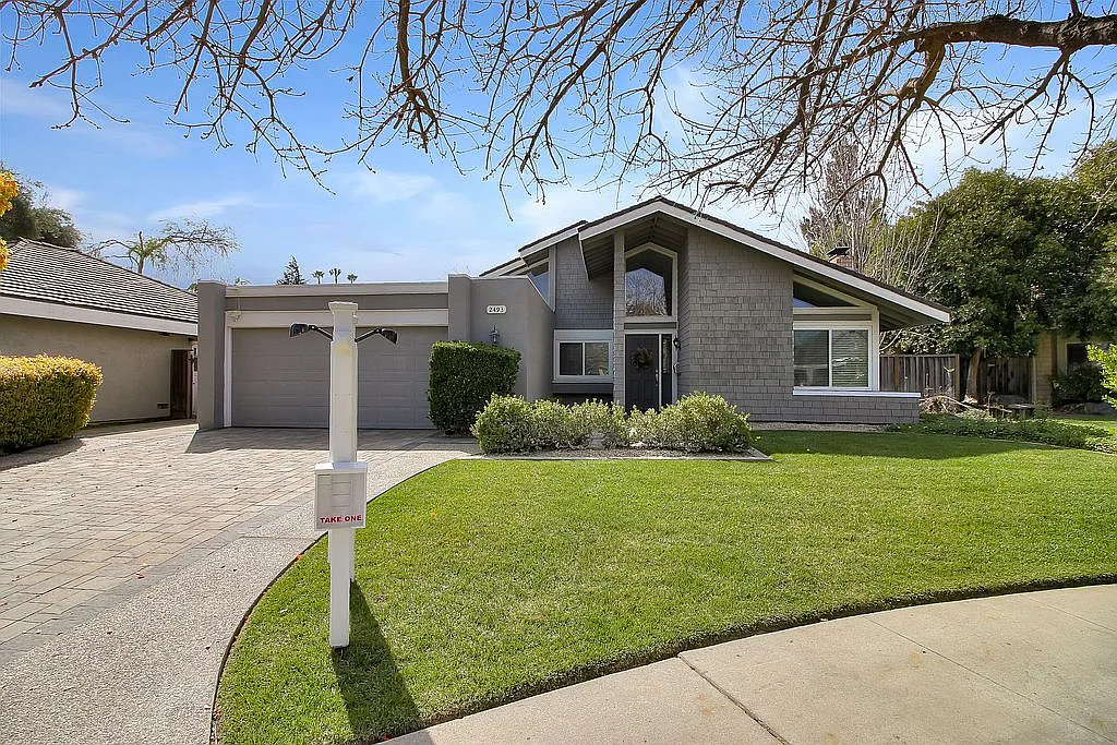 2493 Bachmann Ct photo 1