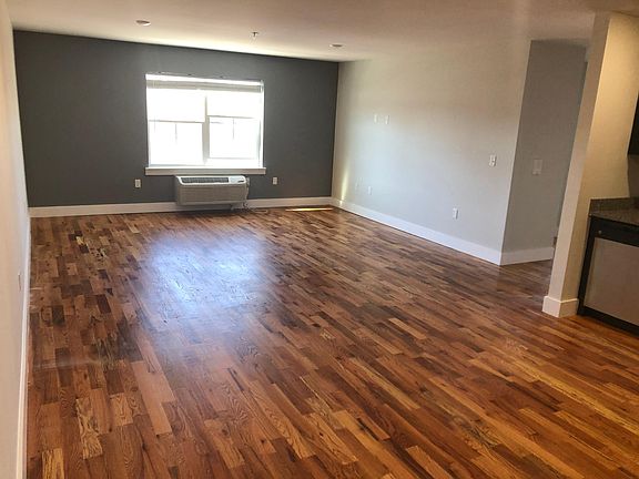 4th image of 134 Sussex Ave