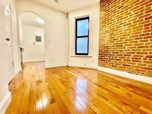 Rented by HOLTON REAL ESTATE INC. | media 5