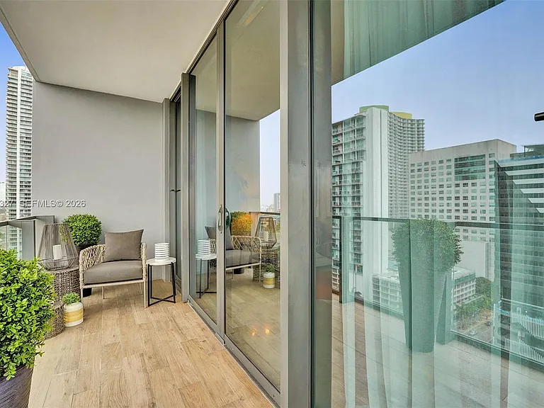 88 SW 7th St #1408 — Photo 18