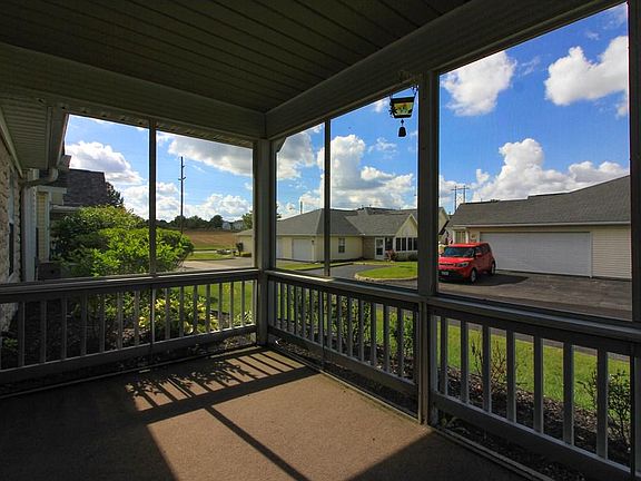 3rd image of 695 Villa Dr