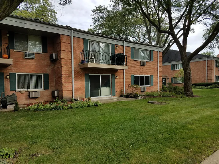 2403 S Goebbert Rd #F101 — Photo 12