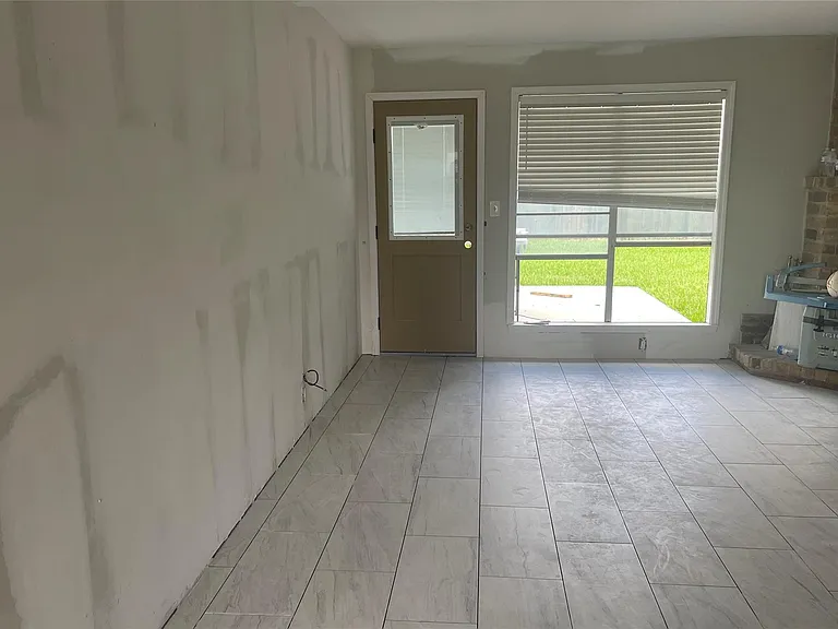 1811 Hanbury Ct — Photo 9