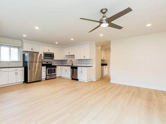 4th image of 3344 C St APT 4