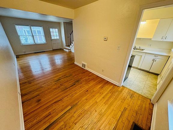 3rd image of 1810 S Vermont Ave APT 6