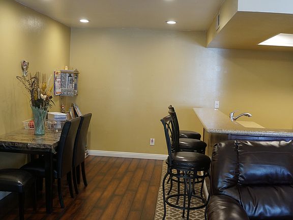 Kitchen Dining Area