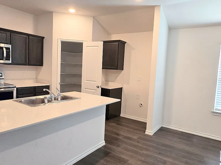 2121 Basil Ave — Photo 5