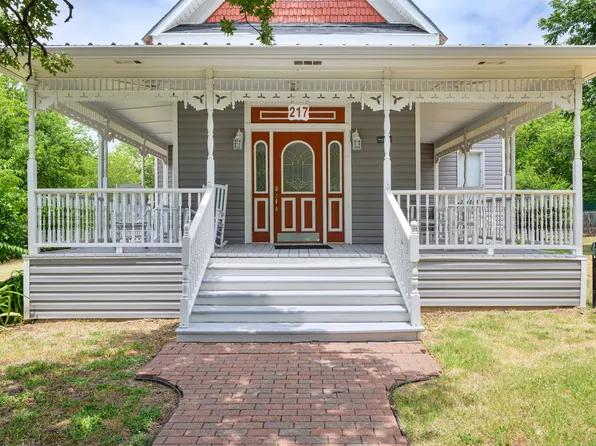 217 E 1st St, Weatherford, TX 76086