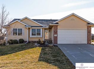 21213 Flagstone Dr, Gretna, NE 68028