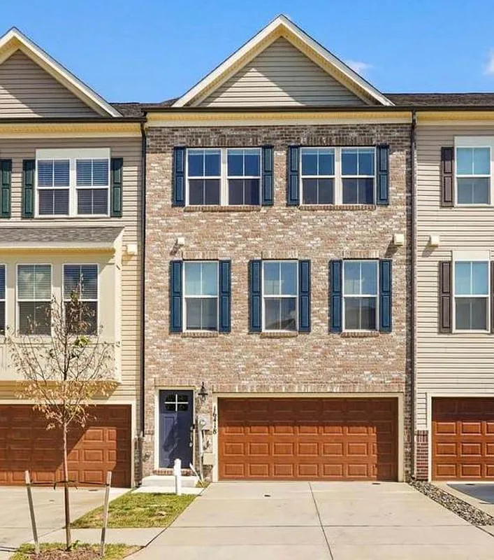 3 bed, 4.0 bath, 2880 sqft, $3,200 — Photo 1