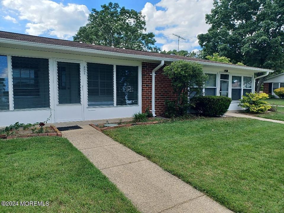 1st image of 890E Inverness Court