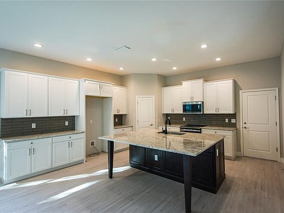 3rd image of 5402 Bayshore Blvd