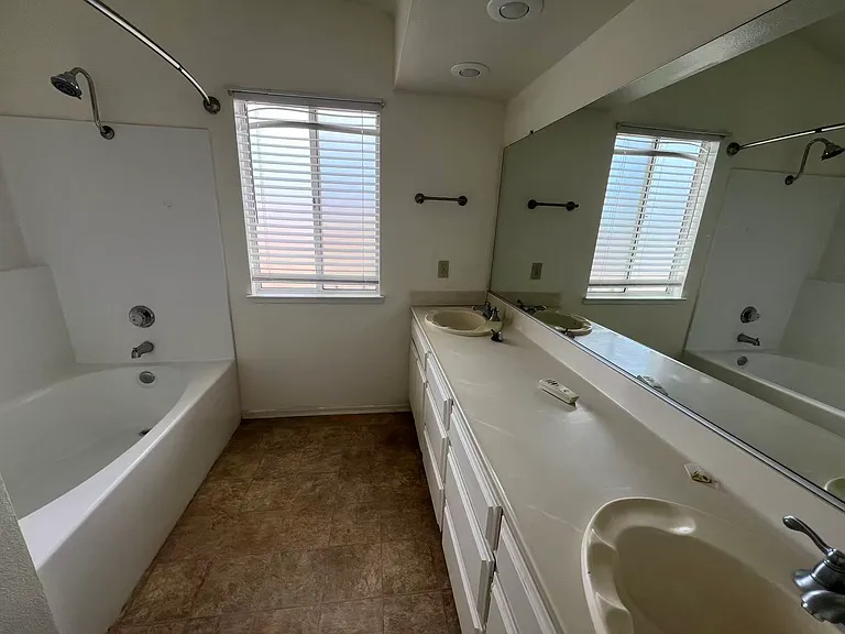 19356 Lambeth Ct — Photo 11