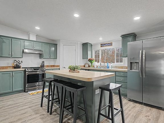 2nd image of 16307 Cardinal Rd