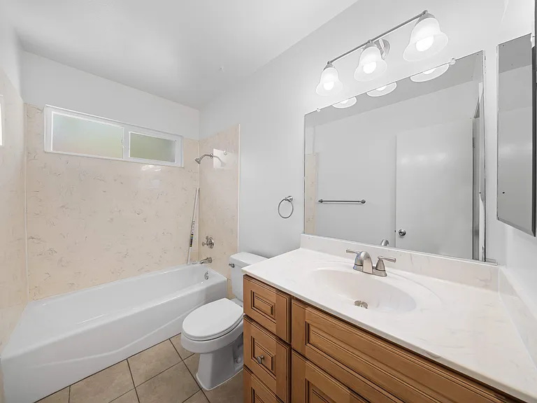 Los Patos Apartments — Photo 19