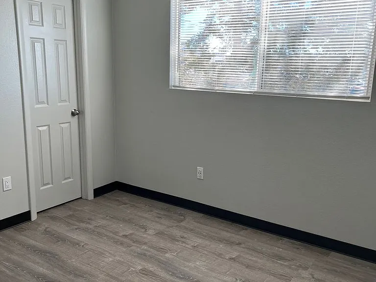 8101 Marble Ave NE — Photo 8