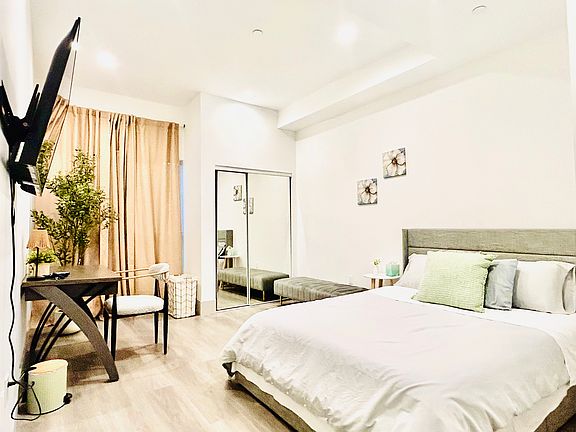 3rd image of 14954 Sherman Way #202