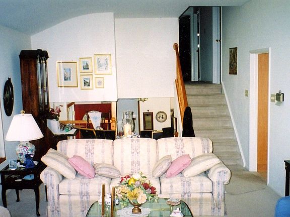 FRONT ROOM
