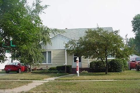 1st image of 300 E Nakota St