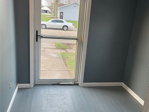 5th image of 116 W Platt St