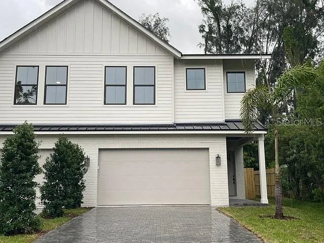4 bed, 3.0 bath, 2578 sqft, $8,000 — Photo 2