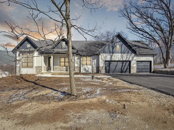 8512 Carberry Ln, Roscoe, IL 61073