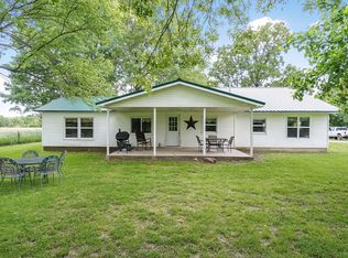 697 Farm Road 1210, Aurora, MO 65605