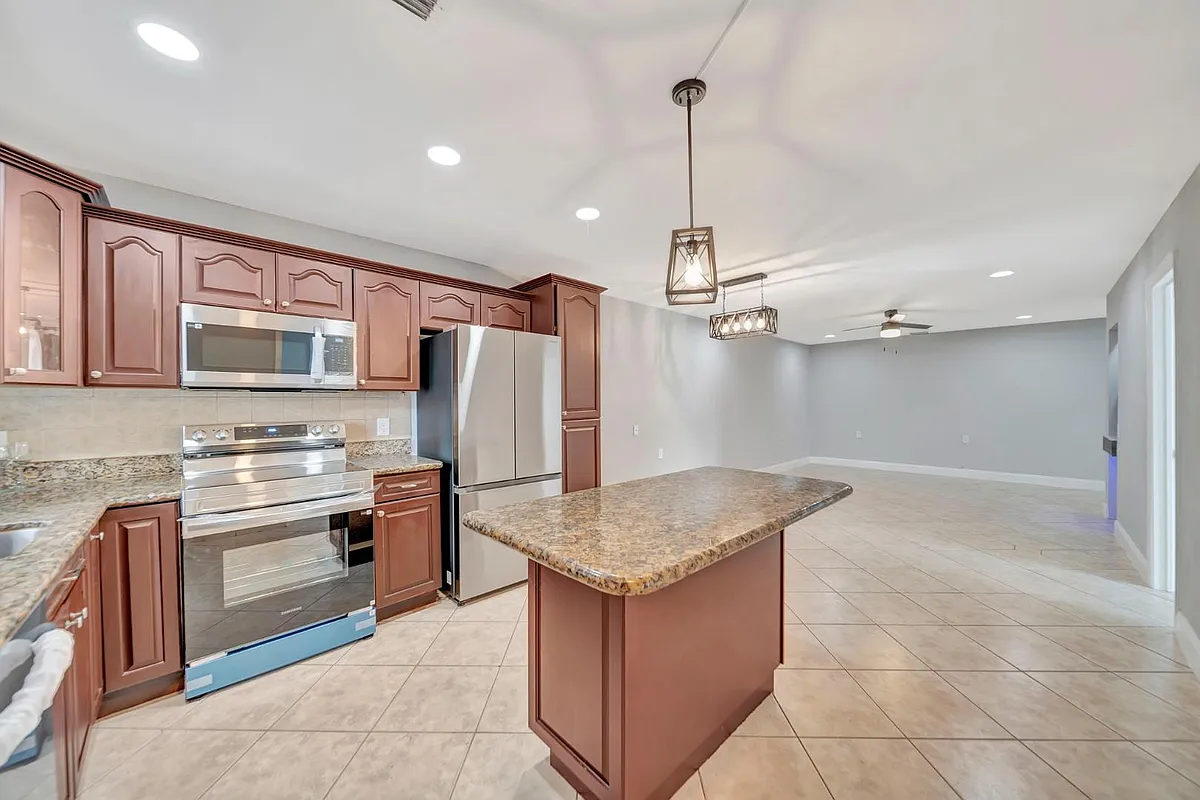Unit Photo - 11640 NW 39th St #8