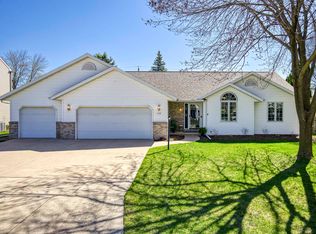 1114 N Hawthorne Dr, Appleton, WI 54915