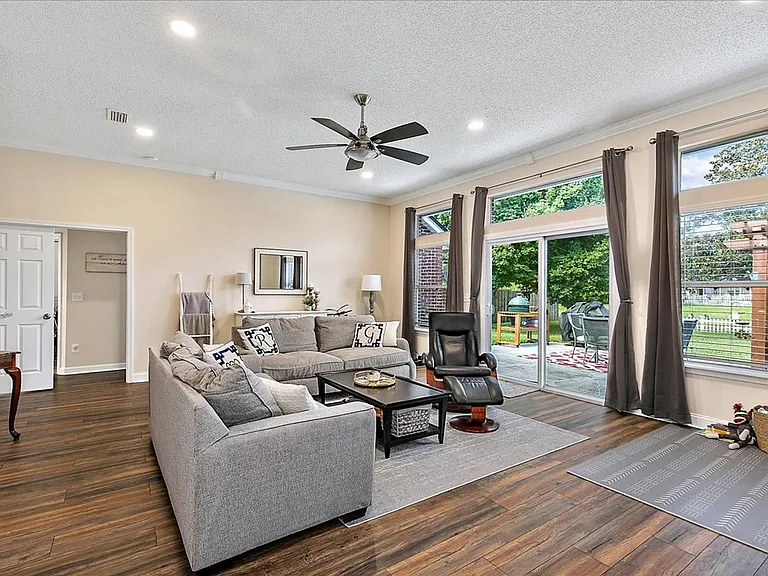 165 N Lake Cunningham Ave — Photo 4
