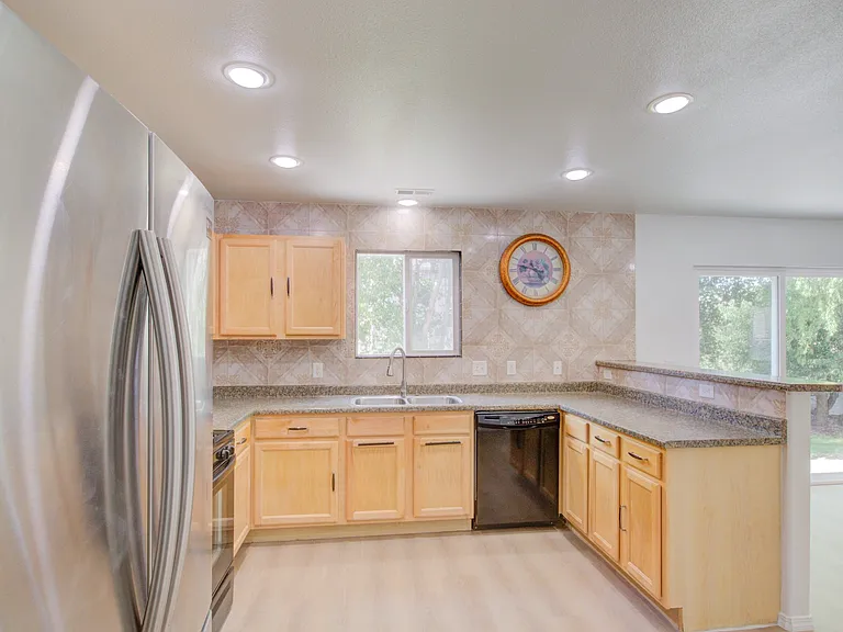 1153 W 400 S — Photo 15