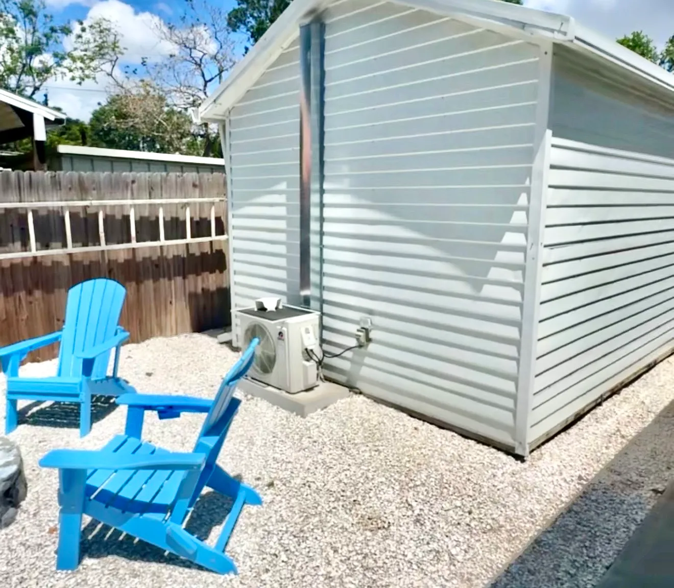 Studio, 200 sqft, $999 — Photo 2