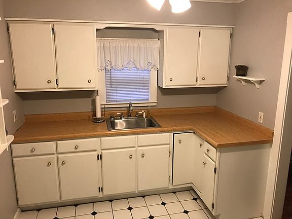 5th image of 113 E Taylor St
