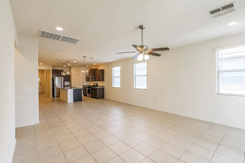 4 bed, 3.0 bath, 2027 sqft, $2,145 — Photo 4
