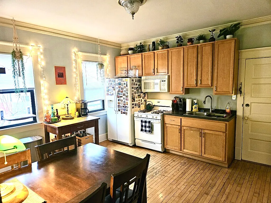 2 bed, 1000 sqft, $1,275 — Photo 1