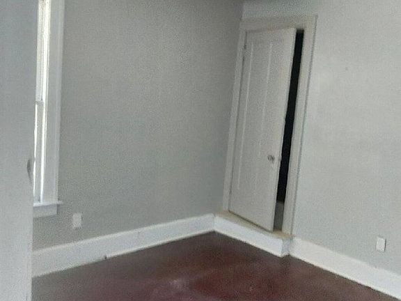 4th image of 4046 Blaine Ave