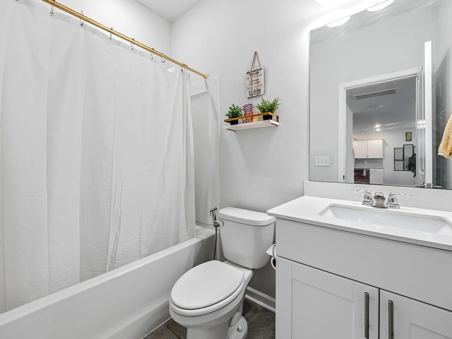 5 bed, 2710 sqft, $2,950 — Photo 4