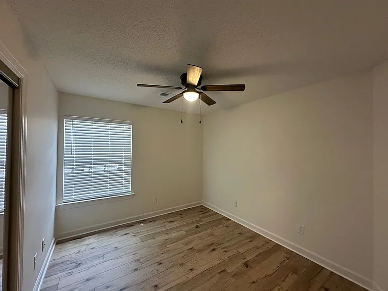 4304 Lotus Ct — Photo 10