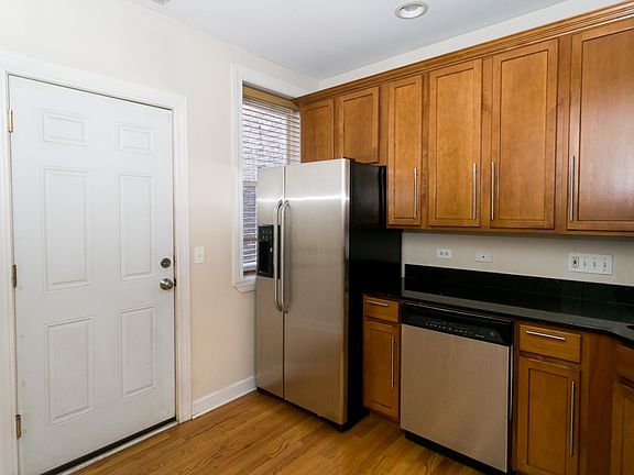 2nd image of 3254 N Clifton Ave APT 2E