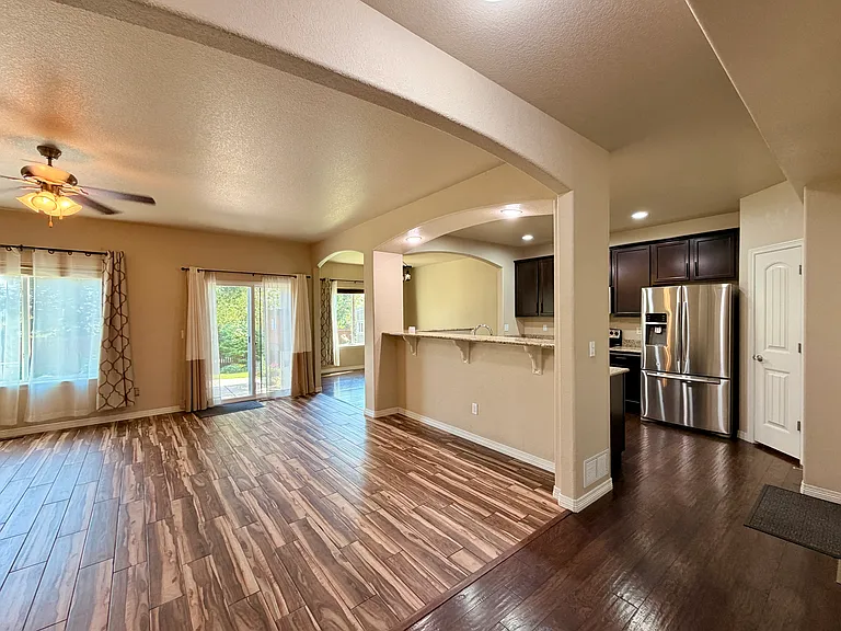 2760 Bridle Dr — Photo 2