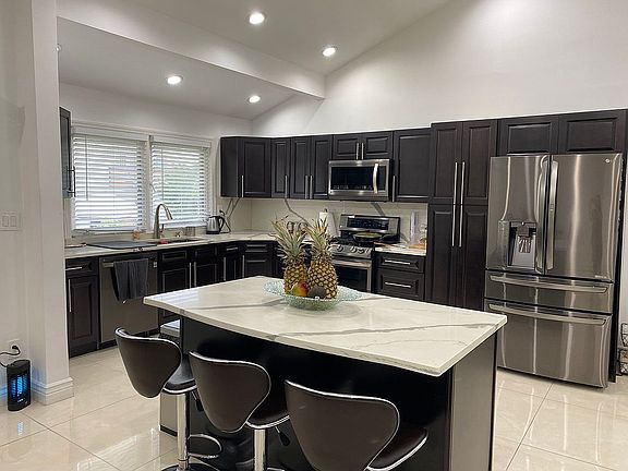 3rd image of 557 Leheigh Ln