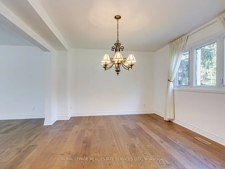 1463 Albion Ave — Photo 8