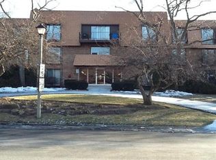 3900 Dundee Rd APT 103F, Northbrook, IL 60062