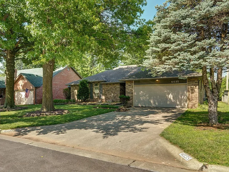 4035 S Parkcrest Ave — Photo 2