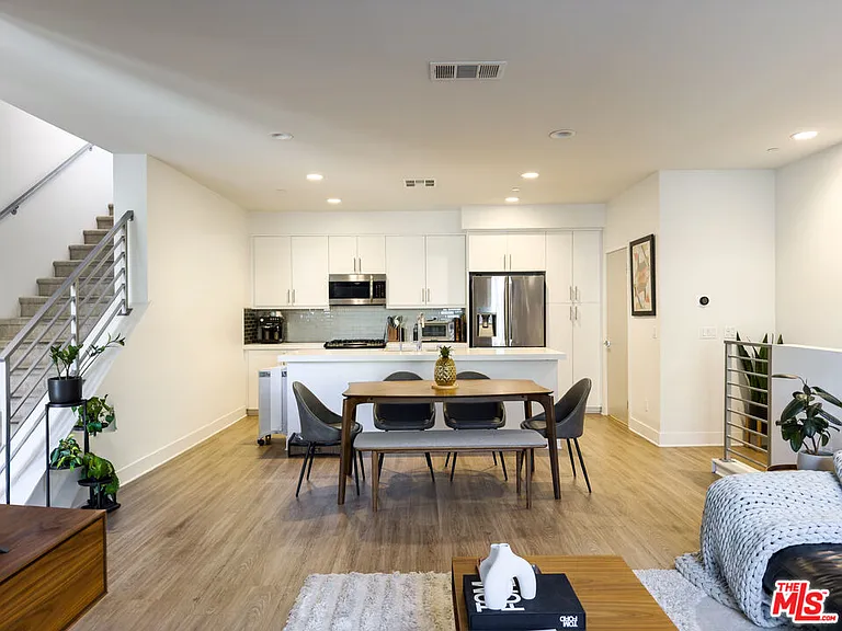 2111 N Cahuenga Blvd #2 — Photo 10